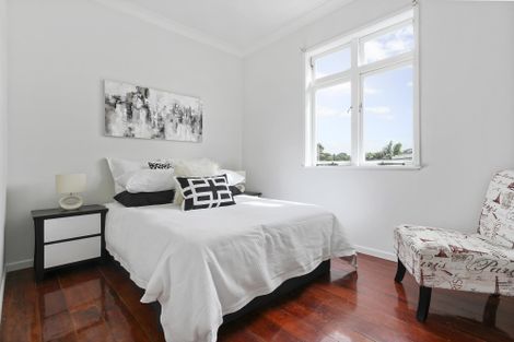 Photo of property in 9 Hutchinson Avenue, New Lynn, Auckland, 0600