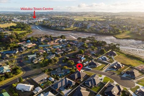 Photo of property in 16 Kauri Drive, Waiuku, 2123