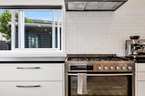 Photo of property in 1 Melia Place, Stanmore Bay, Whangaparaoa, 0932