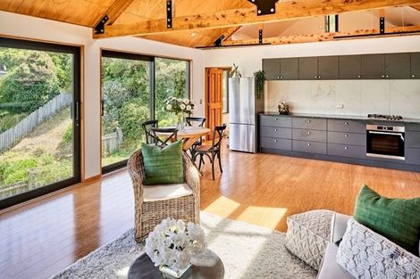 Photo of property in 13 Airlie Road, Plimmerton, Porirua, 5026