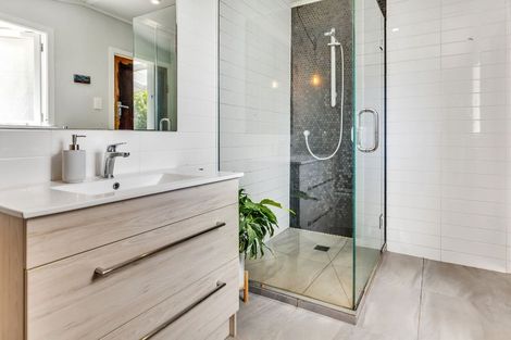 Photo of property in 18 Sarah Avenue, Whitianga, 3510