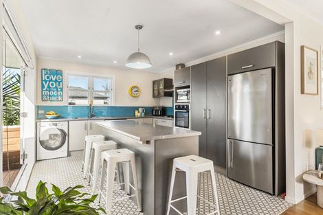 Photo of property in 10 Patons Road, Howick, Auckland, 2014