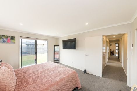 Photo of property in 3 Rangeview Drive, Kelvin Grove, Palmerston North, 4414