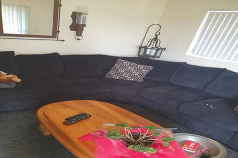 Photo of property in 15 Jenelin Road, Glendene, Auckland, 0602