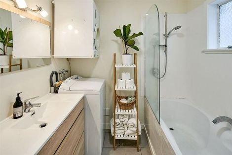 Photo of property in 8c Nikau Road, Point Howard, Lower Hutt, 5013