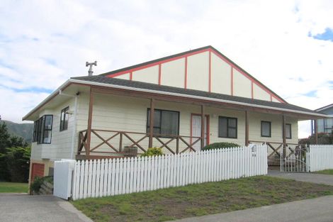 Photo of property in 65 Frobisher Street, Island Bay, Wellington, 6023