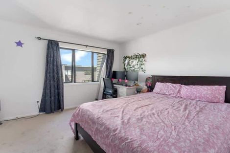 Photo of property in 19/9 Surrey Street, Tawa, Wellington, 5028