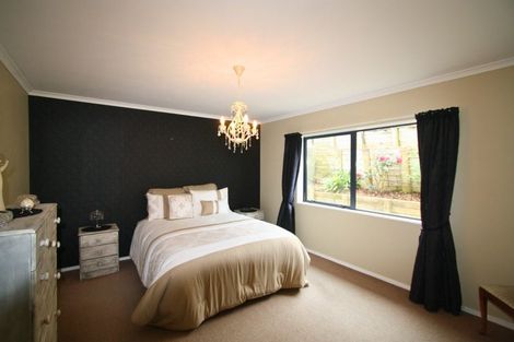 Photo of property in 9b Simons Street, Moturoa, New Plymouth, 4310