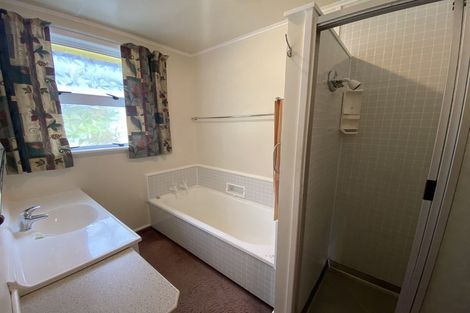 Photo of property in 100 Milton Terrace, Picton, 7220