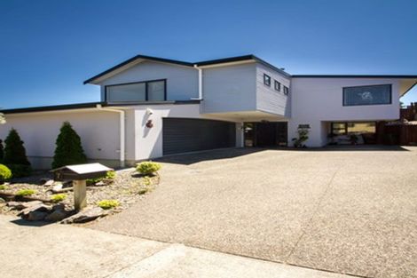 Photo of property in 7 Ruapehu Drive, Fitzherbert, Palmerston North, 4410