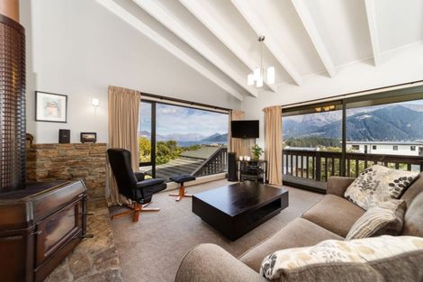 Photo of property in 18 Poplar Drive, Kelvin Heights, Queenstown, 9300