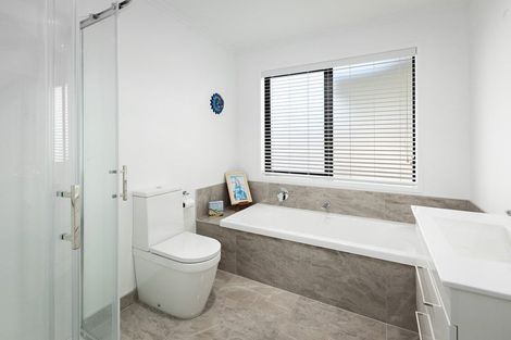 Photo of property in 12 Augusta Rise, Omokoroa, 3114