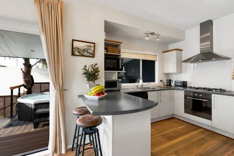 Photo of property in 10 Caledonia Place, Highlands Park, New Plymouth, 4312