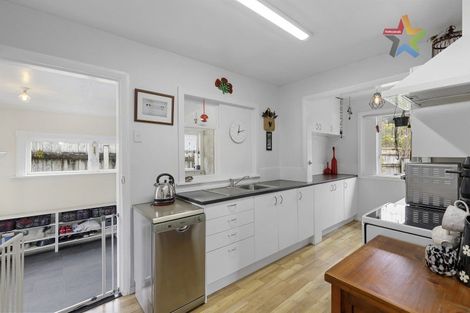 Photo of property in 39 Raukawa Street, Stokes Valley, Lower Hutt, 5019