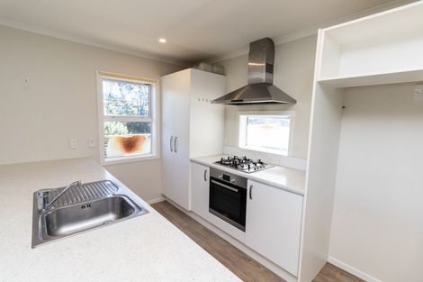 Photo of property in 1/20 Glanmire Road, Newlands, Wellington, 6037