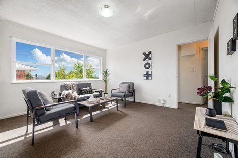 Photo of property in 2/219 Swanson Road, Henderson, Auckland, 0610