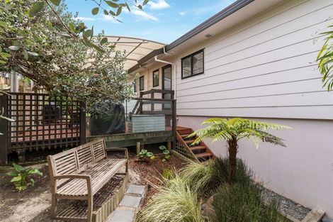 Photo of property in 1/70 Totaravale Drive, Totara Vale, Auckland, 0629