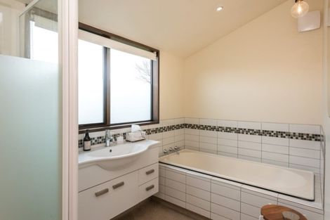 Photo of property in 22 Bannister Place, Ilam, Christchurch, 8053