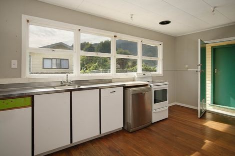 Photo of property in 22 Hampden Street, Murchison, 7007