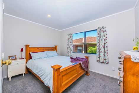 Photo of property in 2/1 Bass Street, West Harbour, Auckland, 0618