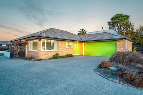 Photo of property in 112 Gayhurst Road, Dallington, Christchurch, 8061