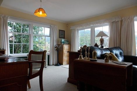 Photo of property in 15 Doris Gordon Crescent, Crofton Downs, Wellington, 6035