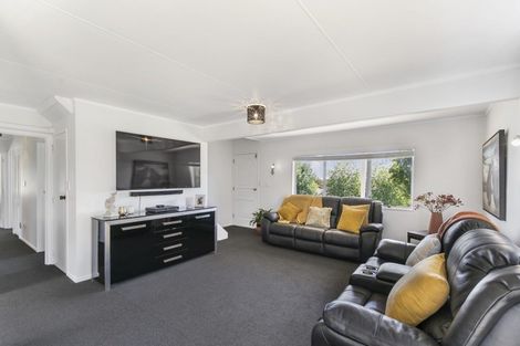 Photo of property in 15 Dalwhinnie Parade, Highland Park, Auckland, 2010