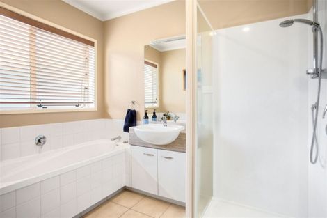 Photo of property in 77 Summerland Drive, Henderson, Auckland, 0612