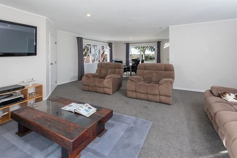 Photo of property in 1/74 Gosford Drive, Botany Downs, Auckland, 2010