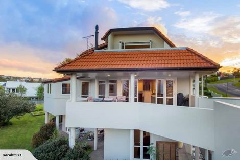 Photo of property in 4 Ellangowan Road, Waiake, Auckland, 0630