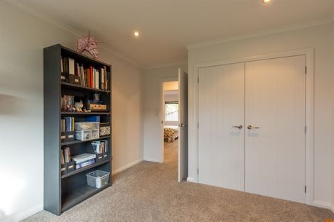 Photo of property in 6 D'urville Place, Kelvin Grove, Palmerston North, 4414