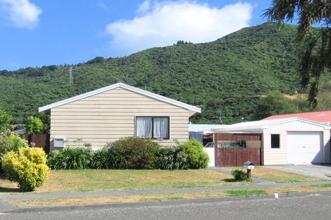 Photo of property in 4 Laredo Grove, Totara Park, Upper Hutt, 5018