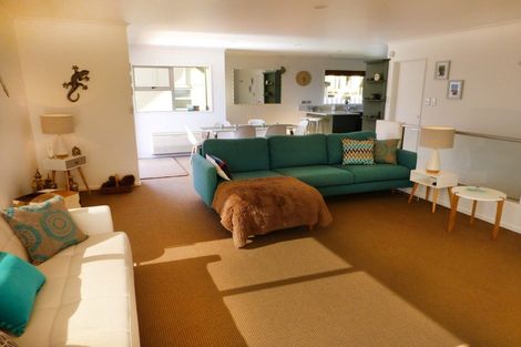 Photo of property in 4 Cedar Drive, Kelvin Heights, Queenstown, 9300