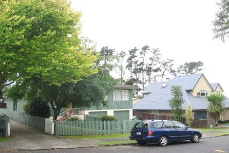 Photo of property in 2/4 Grove Lane, Pakuranga, Auckland, 2010