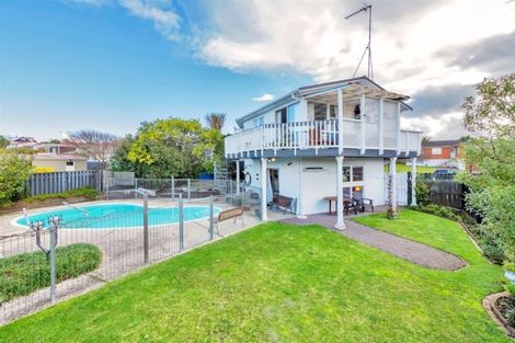 Photo of property in 9 Bodi Place, Te Atatu South, Auckland, 0610