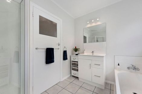 Photo of property in 3 Blue Mountains Road, Silverstream, Upper Hutt, 5019