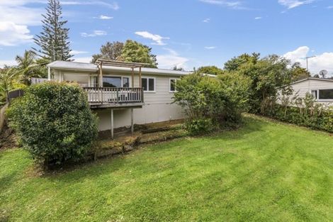 Photo of property in 9 Hellyers Street, Birkdale, Auckland, 0626