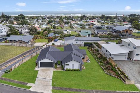 Photo of property in 20 Taonui Street, Waitarere Beach, Levin, 5510