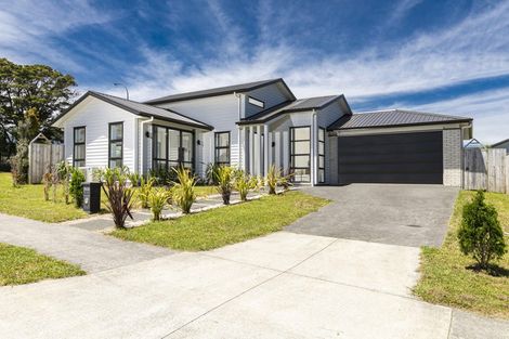 Photo of property in 1 Mcindoe Road, Kumeu, 0810