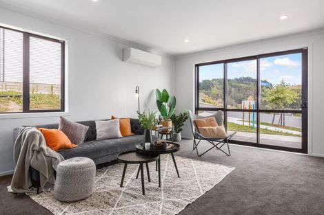 Photo of property in 21 Oakum Road, Whitby, Porirua, 5024