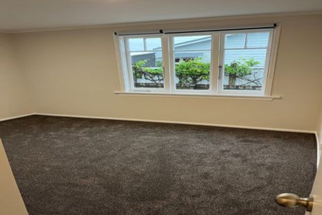 Photo of property in 8 Waiari Road, Conifer Grove, Takanini, 2112