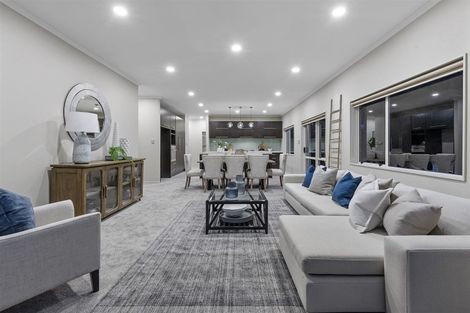 Photo of property in 12 Lakeridge Close, Northcross, Auckland, 0632