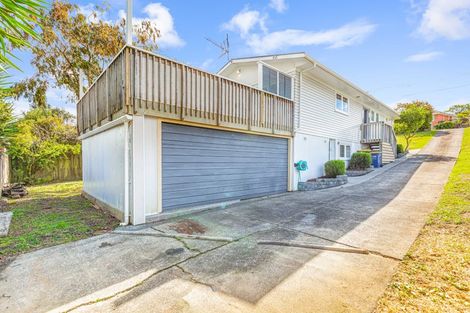 Photo of property in 17 Castaing Crescent, Te Atatu South, Auckland, 0610