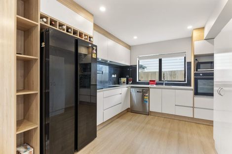 Photo of property in 86a Kelman Road, Kelston, Auckland, 0602