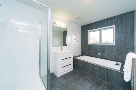 Photo of property in 74 Polson Hill Drive, Aokautere, Palmerston North, 4471