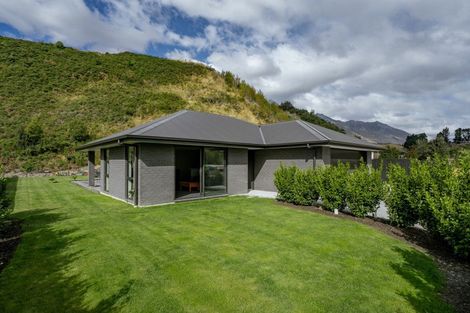 Photo of property in 11 Walter Place, Glenorchy, 9372