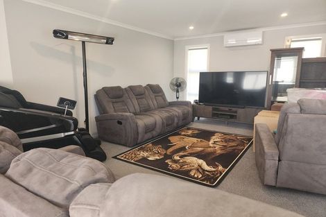 Photo of property in 43c Wainuiomata Road, Wainuiomata, Lower Hutt, 5014
