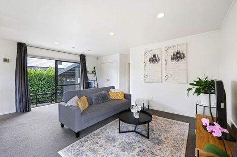 Photo of property in 2/34 Tupaki Place, Pakuranga Heights, Auckland, 2010