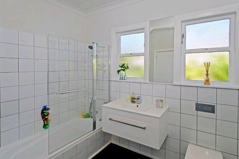 Photo of property in 1/35 Tirotai Crescent, Westmere, Auckland, 1022