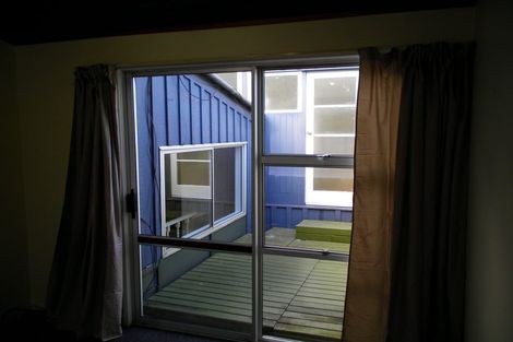 Photo of property in 2/21 Howard Road, Northcote, Auckland, 0627